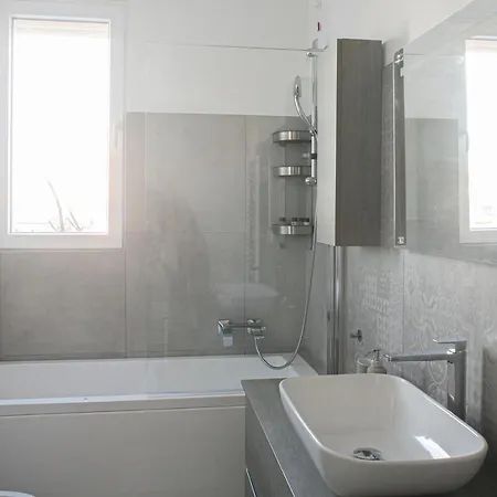 Apartment Bnbutler - Govone - Ampio E Luminoso Con Terrazza