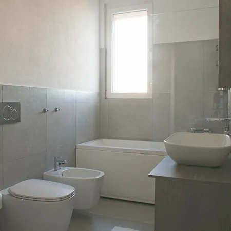 Bnbutler - Govone - Ampio E Luminoso Con Terrazza * ミラノ